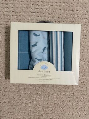 cloud island Blue Whale & Stripe Flannel Blanket Set